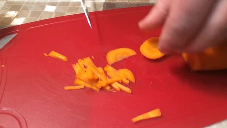 Para hacer trigo sarraceno, pica las zanahorias