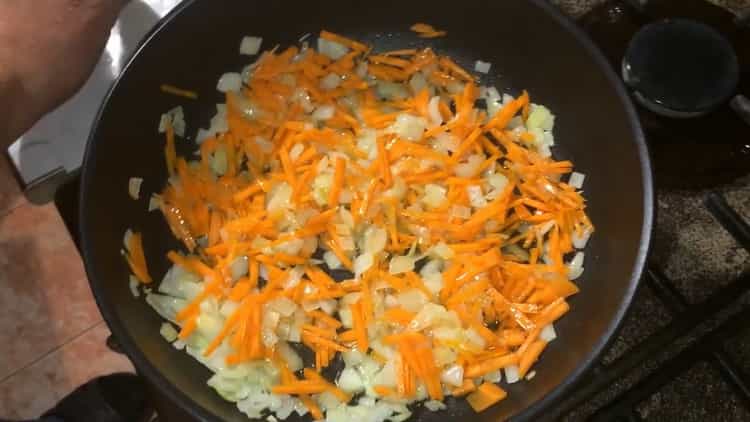 To make buckwheat, fry vegetables