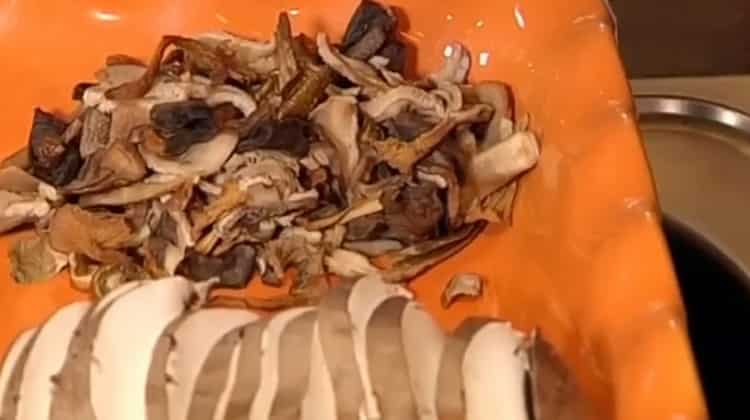 Pour préparer le sarrasin, préparez les champignons