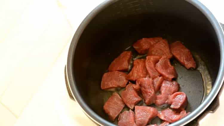 Cómo cocinar trigo sarraceno con carne de res en una olla de cocción lenta