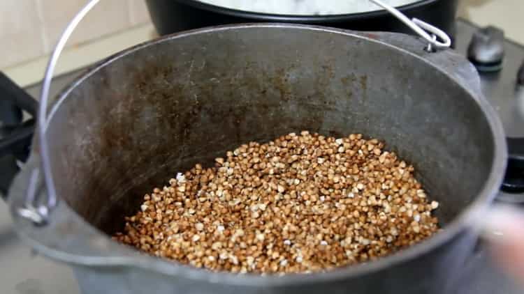 Cómo cocinar trigo sarraceno con cebolla y zanahoria