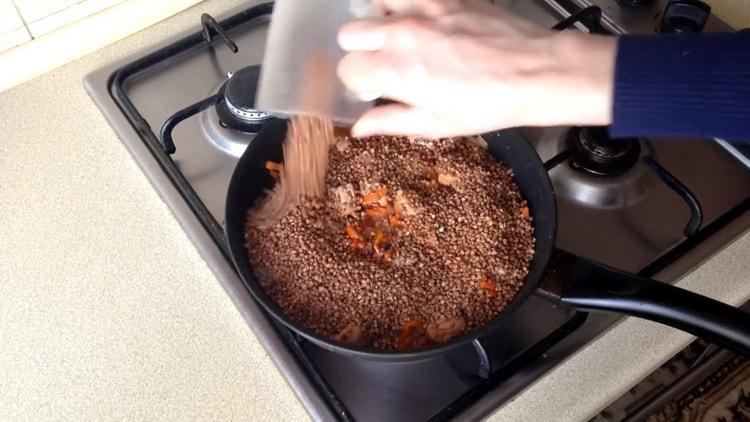 Ajouter le sarrasin pour la cuisson