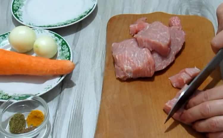 Pour la cuisson, hachez la viande