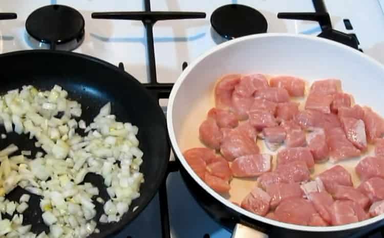 Para cocinar, freír la carne.