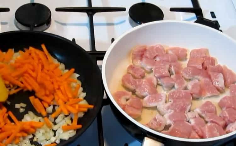 Fry vegetables for cooking