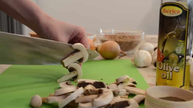 Cómo cocinar trigo sarraceno con carne y champiñones