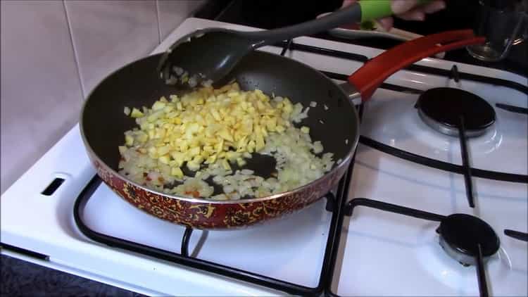 To make buckwheat, fry the zucchini