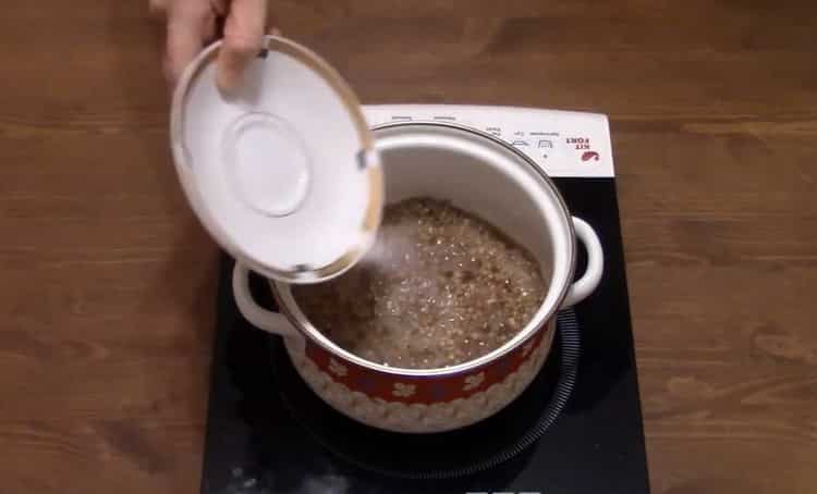 Pour faire du porridge, ajoutez du sel