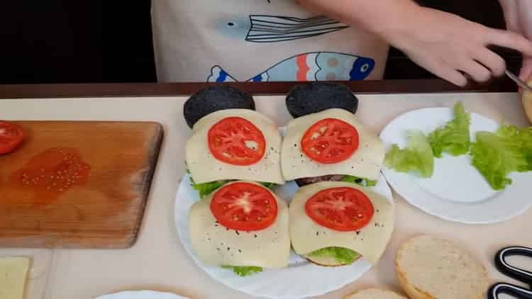 Para hamburguesas, corta los tomates