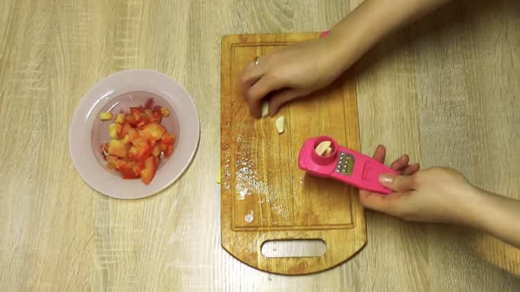 Grate the garlic to cook