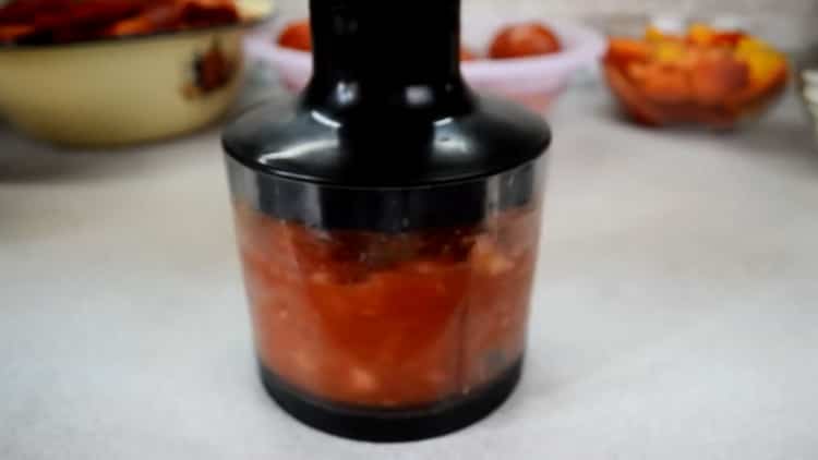 To prepare lecho, grind the ingredients in a blender