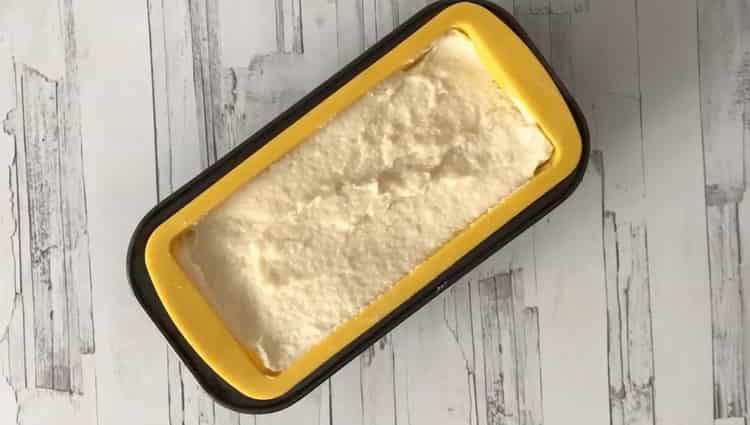 To make pudding, put semolina in the mold