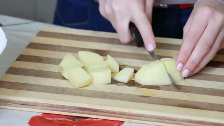 Prepara los ingredientes para la sopa.