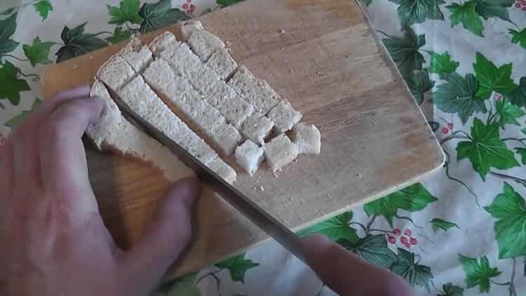 Cooking crackers in the oven from white bread