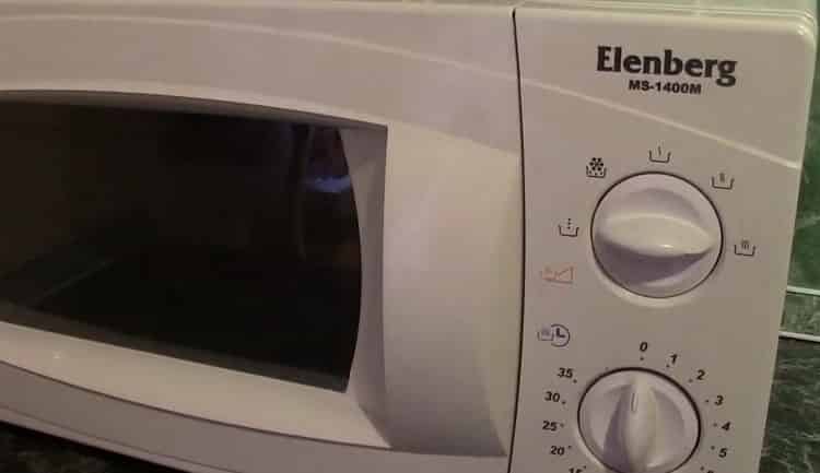 Ang mga crackers sa pagluluto sa microwave