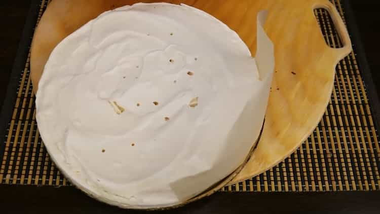 Da biste napravili tortu, napravite meringue