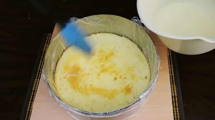 To make a cake, moisten the biscuit