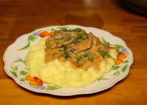 Liver in sour cream in a slow cooker: a step by step recipe with photos