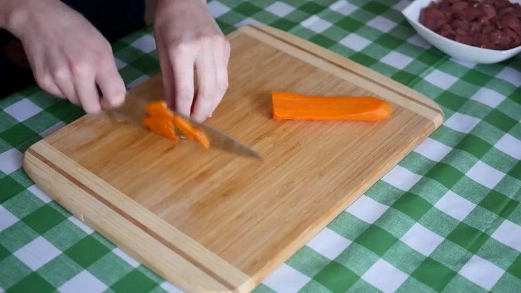 Para cocinar, picar zanahorias