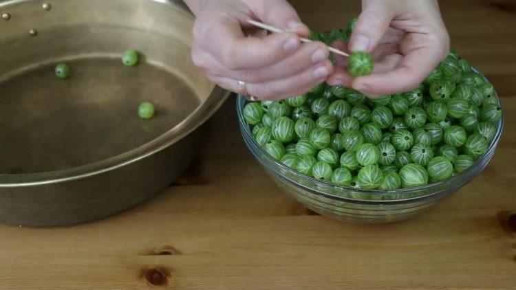 For cooking, pierce the gooseberry