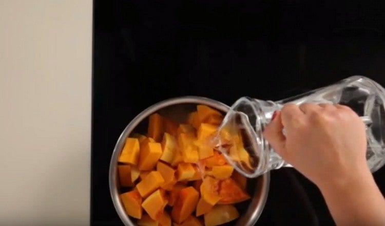 We spread the pumpkin slices in a saucepan, pour water and cook until tender.