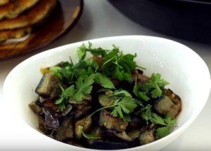 délicieuses aubergines à l'oeuf: cuire selon une recette pas à pas avec photo.