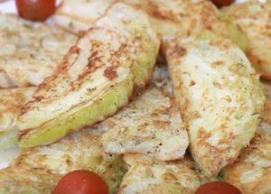 Preparamos un delicioso plato de repollo blanco de acuerdo con una receta paso a paso con una foto.