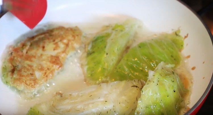 Fry cabbage on both sides.