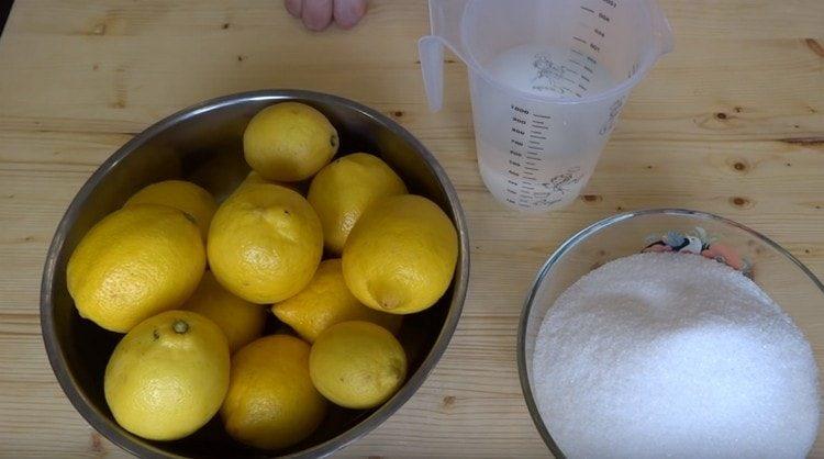Mis limones vierta sobre agua hirviendo.