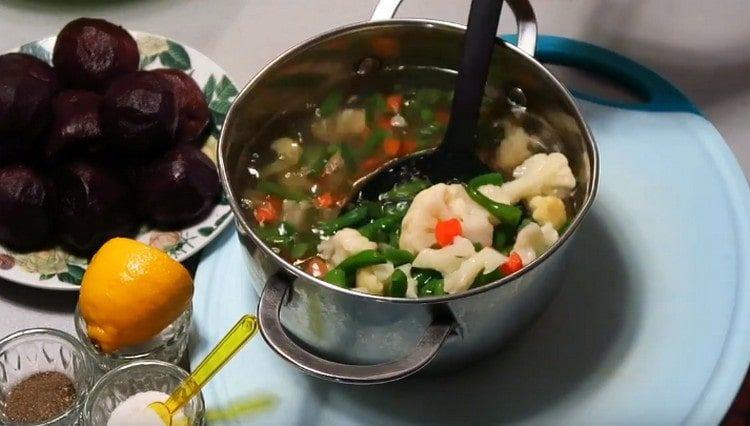 First, boil a mixture of vegetables.