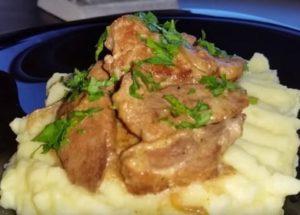 Tender beef liver in sour cream: cooked according to a step by step recipe with a photo.