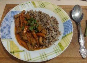 Tasty buckwheat with gravy with meat: we cook according to a step by step recipe with a photo.