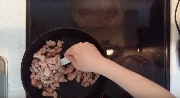 Fry the meat in a pan.