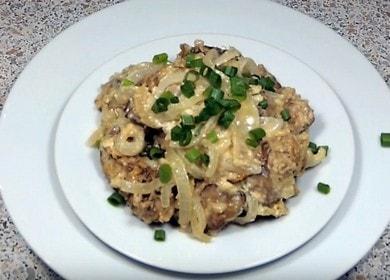 Tender fried chicken liver with onion in sour cream 🥩