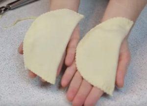 Preparamos una pasta choux exitosa para chebureks de acuerdo con una receta paso a paso con una foto.