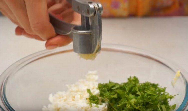 Add chopped parsley to the filling, squeeze the garlic.