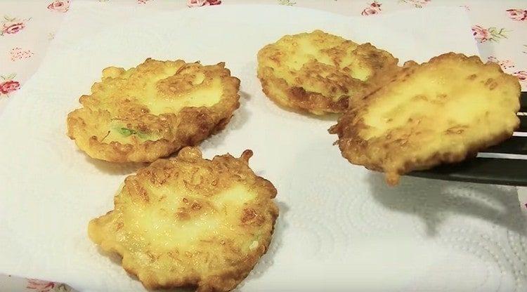 Ready zucchini in cheese batter is transferred first to napkins.