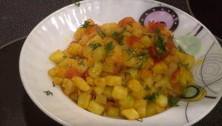 When serving zucchini stewed with tomatoes and garlic, sprinkle with chopped dill.