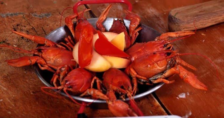 Now you know how to cook crayfish so that they delight you with delicate meat, a pleasant aroma and taste.