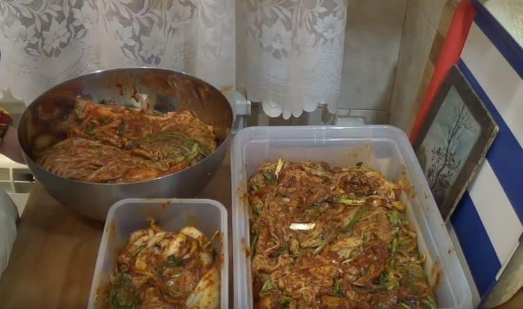 De acuerdo con esta receta, usted mismo puede hacer kimchi de col coreana en coreano.