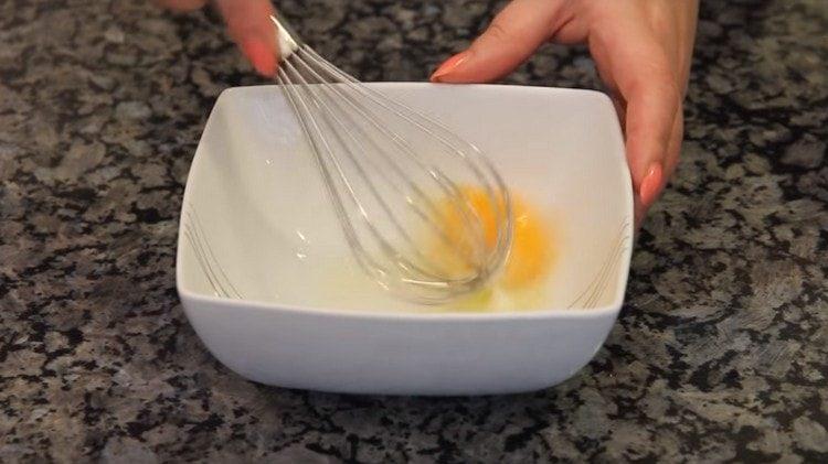 Beat the egg with salt.