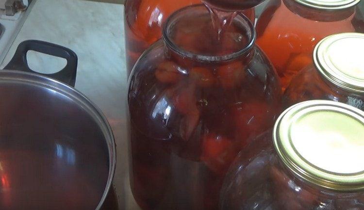 Pour plums in jars with hot syrup and roll up.