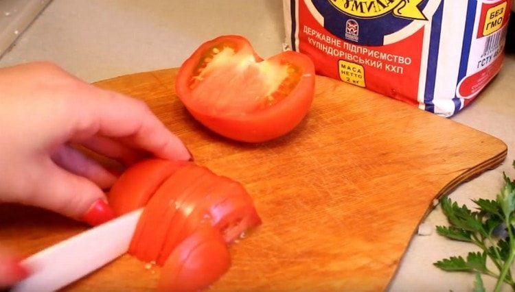 Rodajas de tomate.