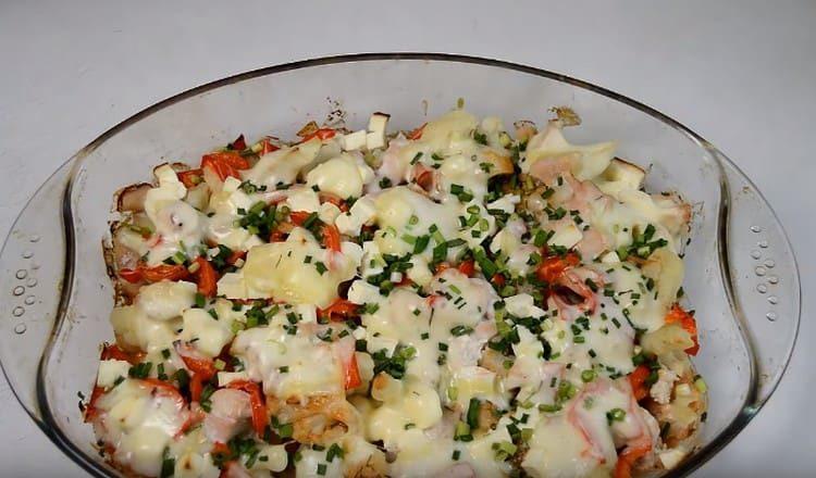 Tal pollo con coliflor, cocinado en el horno, será un excelente plato hecho y derecho.