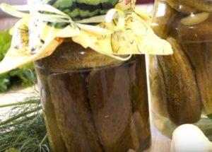 Nous préparons de délicieux concombres marinés sucrés selon une recette pas à pas avec photo.