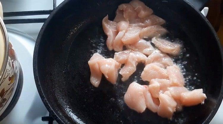 Put the slices of fillet in a pan and fry.