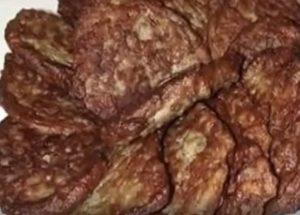 Готвене на вкусни палачинки от черния дроб по стъпка по стъпка рецепта със снимка.