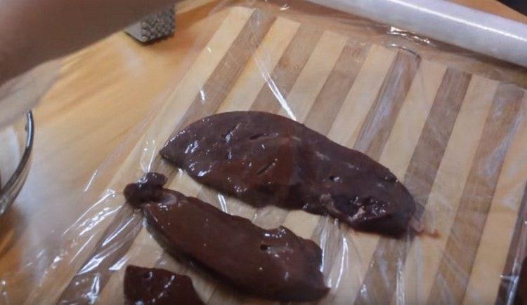 put the liver pieces on a board covered with cling film.