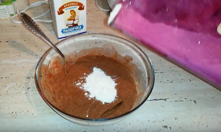 Add flour to the liver mass.