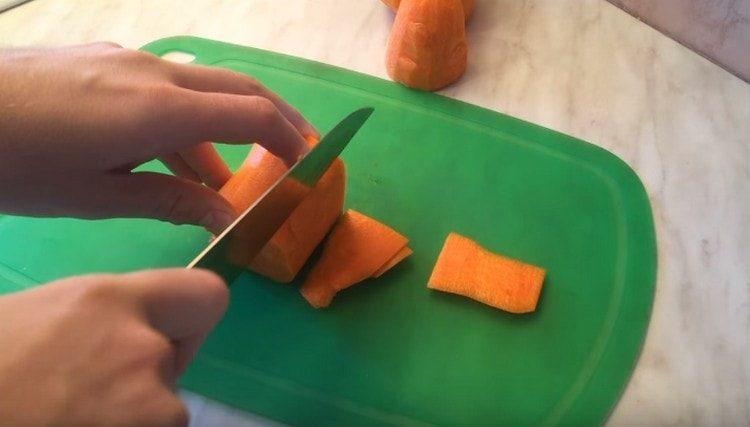 cut the carrots into pieces.